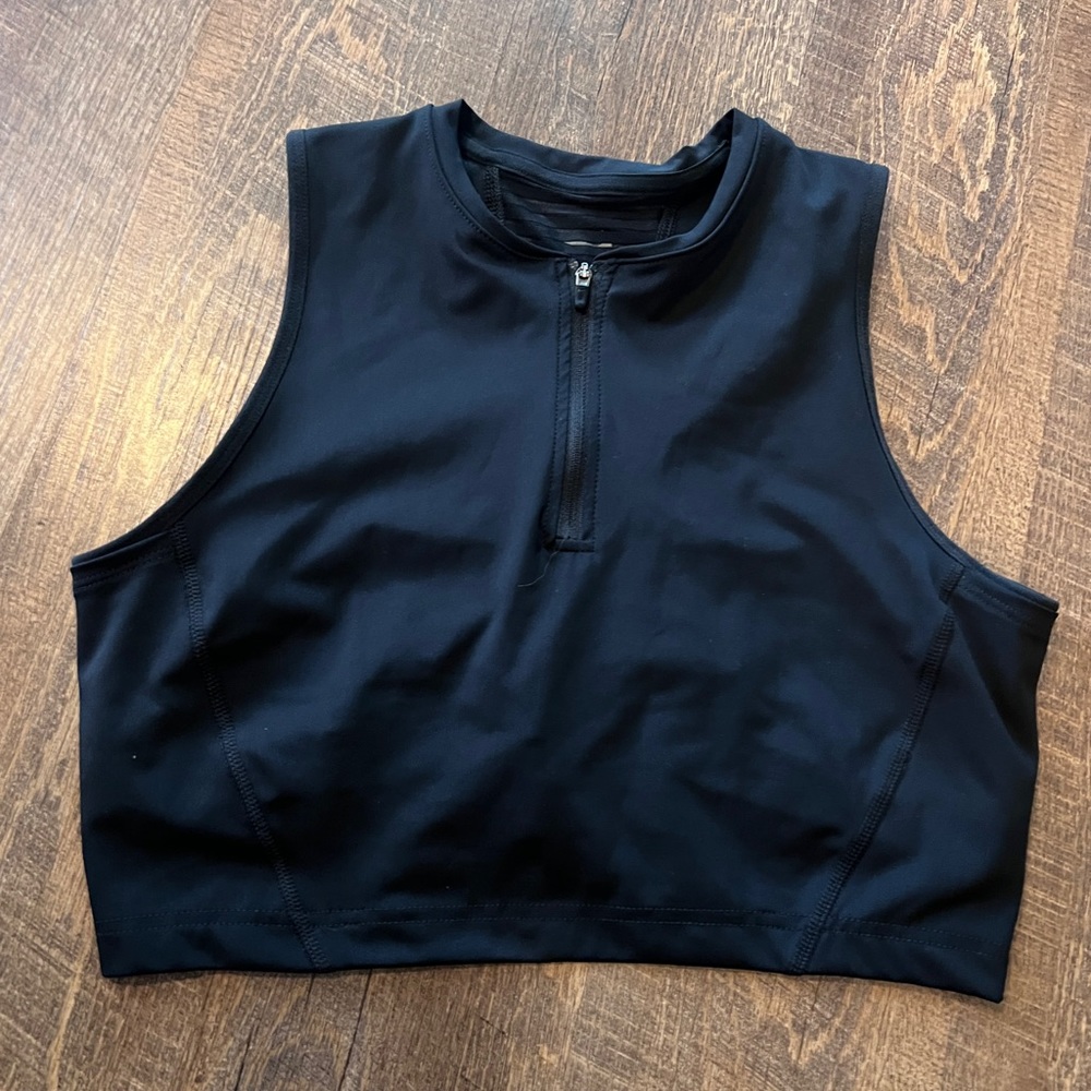 Nike Pro Dri-FIT size Lg
Women's Cropped Tang